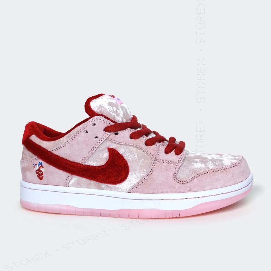 Nike Dunk Strange Love